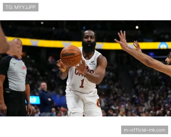 哈登骑士生涯首秀贡献23分 挡拆策动激活阿伦内线吃饼